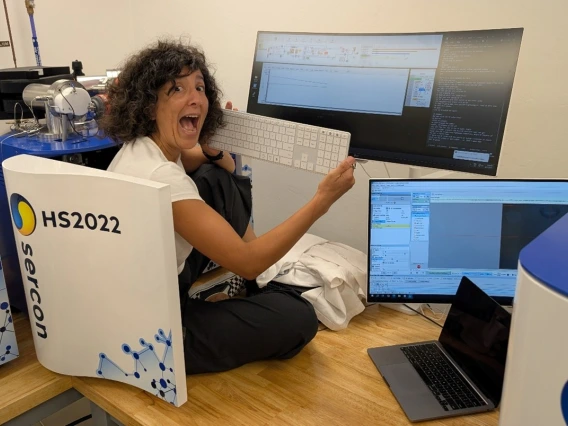 Soumaya troubleshooting the LA-IRMS. 